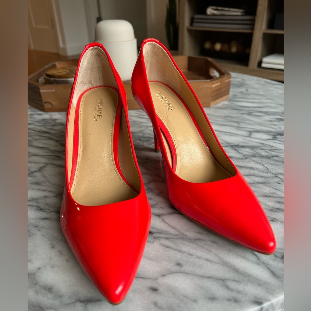 NWOT MICHAEL Michael Kors coral patent leather heels, 6.5